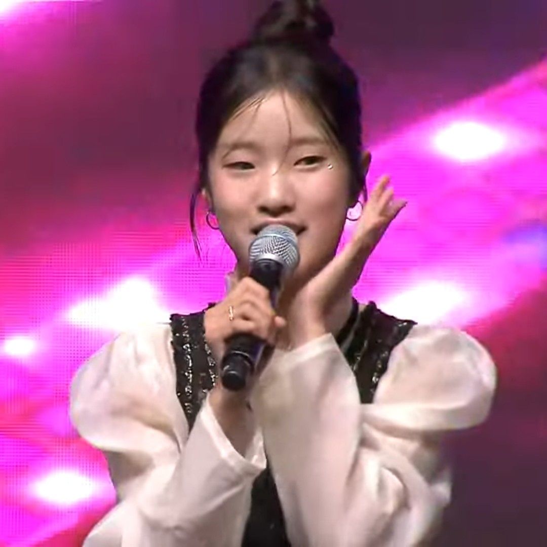 Behind-the-scenes cut of Bin Yeseo