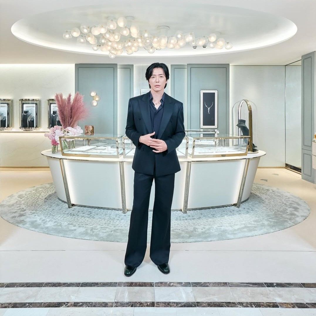 粉丝拍下的金材昱瞬间