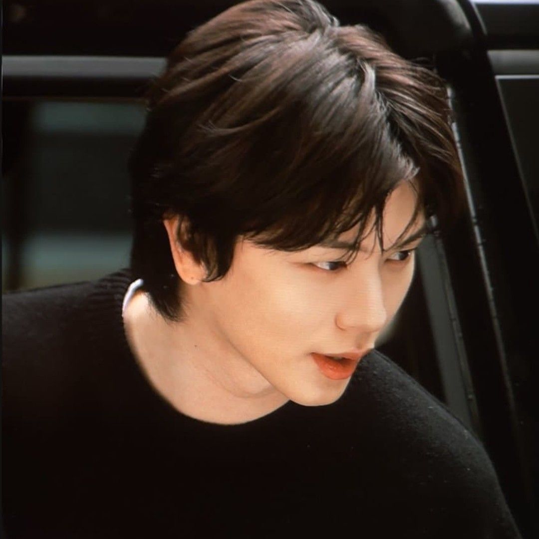 A moment captured by a fan of Yook Sungjae