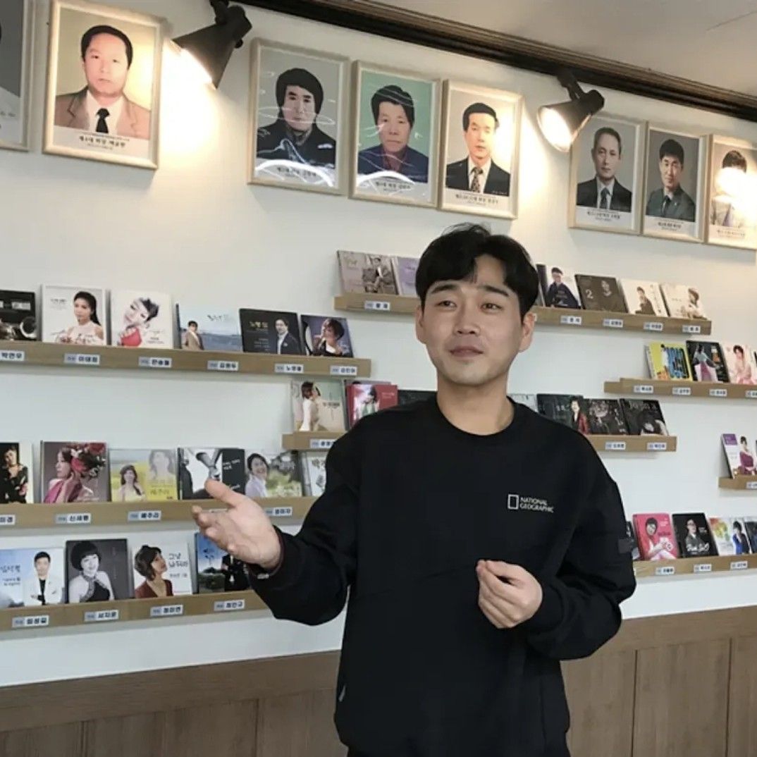 Behind-the-scenes cut of Hwang Youngwoong