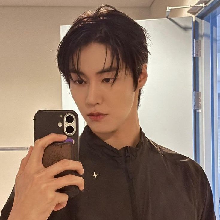 A moment captured by a fan of Lee Seunghyub