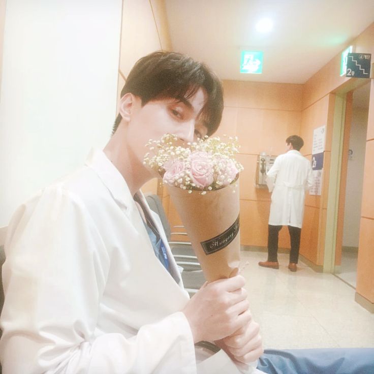 A moment captured by a fan of Lee Dongwook