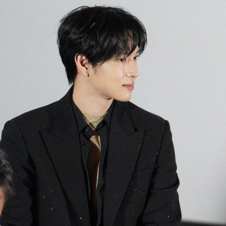 Behind-the-scenes cut of Lim Siwan
