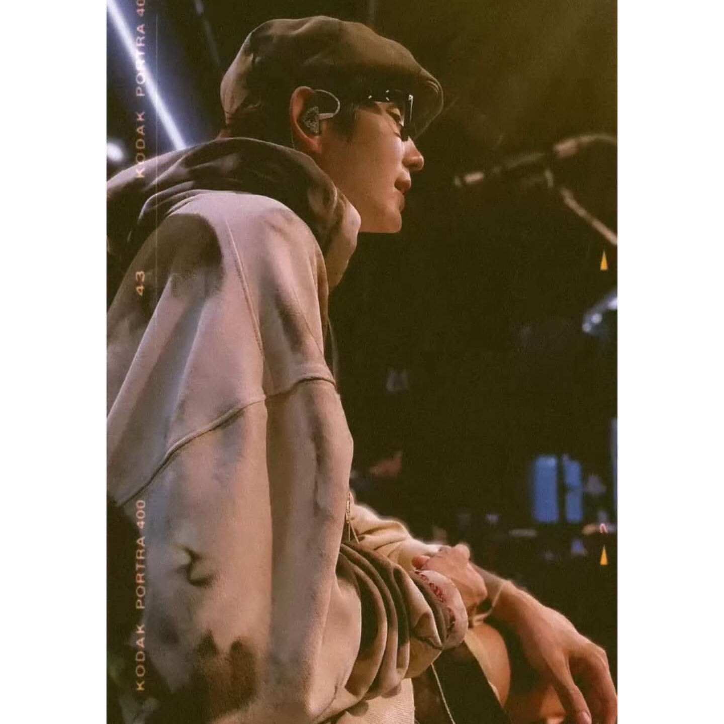 Behind-the-scenes cut of Lee Joongi