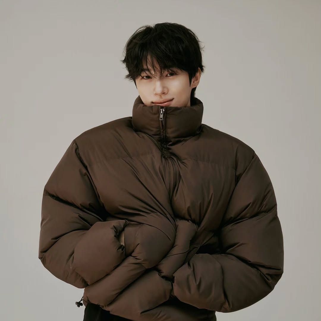 Behind-the-scenes cut of Byeon Wooseok