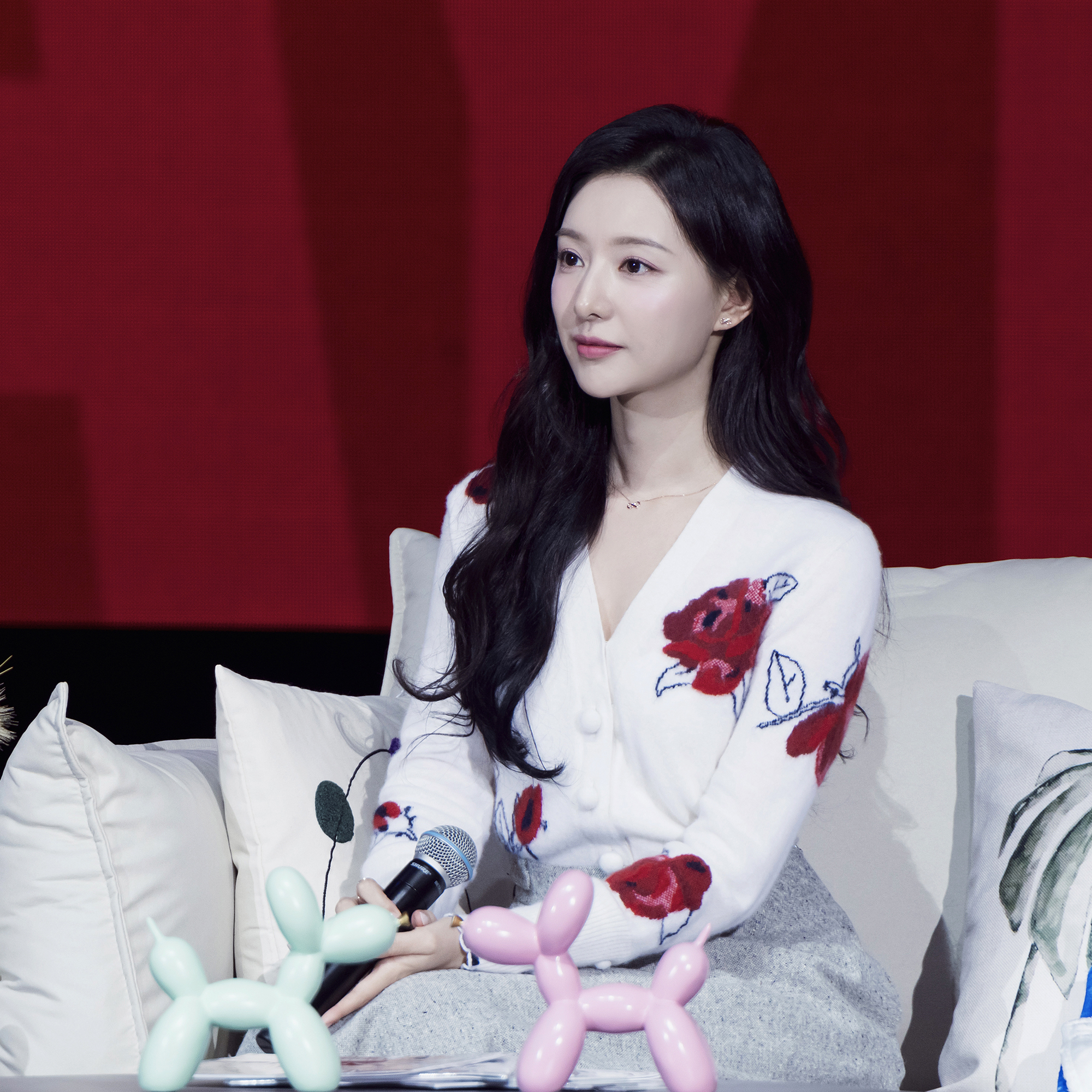 Behind-the-scenes cut of Kim Jiwon