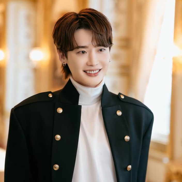 A moment captured by a fan of Lee Jongsuk