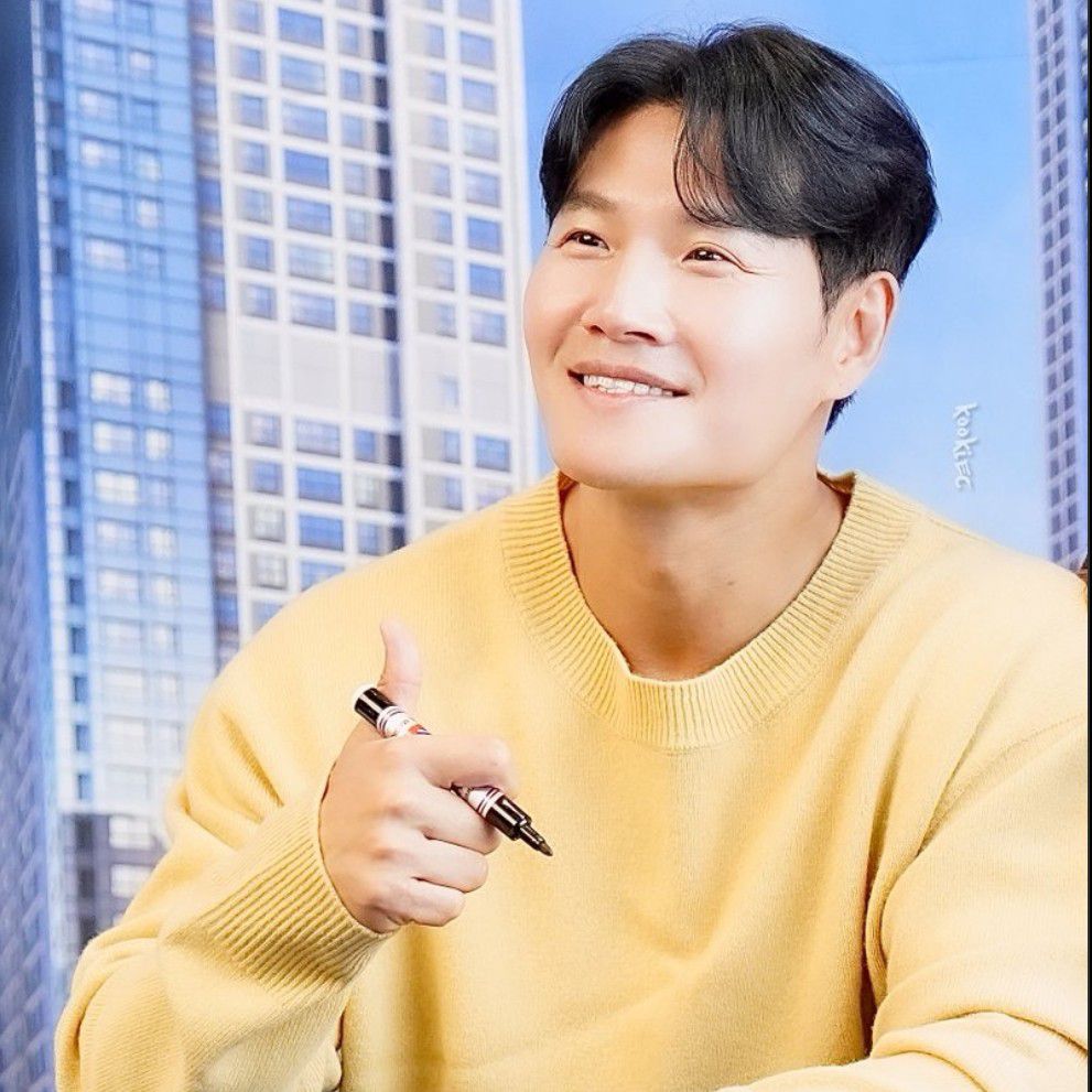 キム・ジョングクの最近の活動ショット