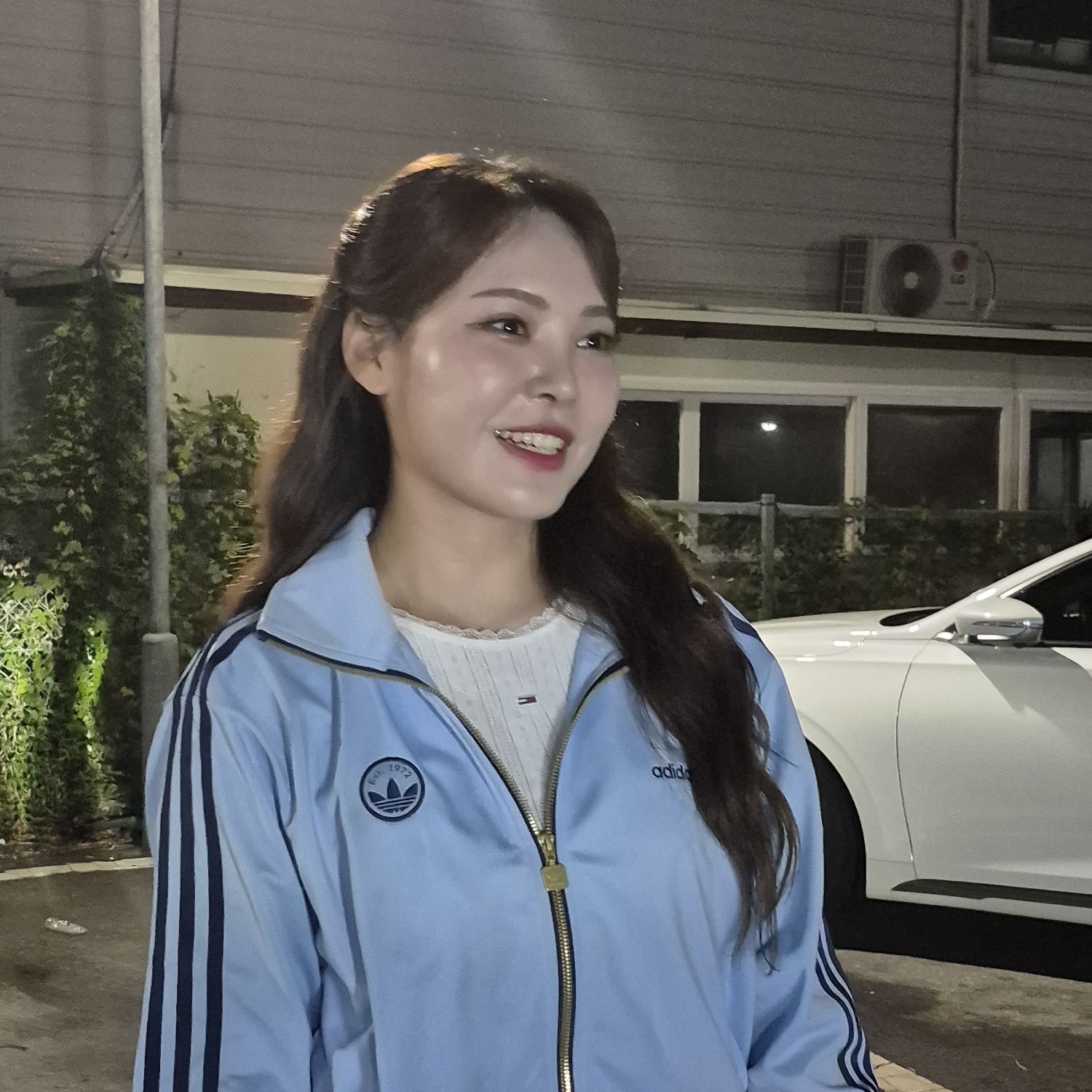 A moment captured by a fan of Miss Kim