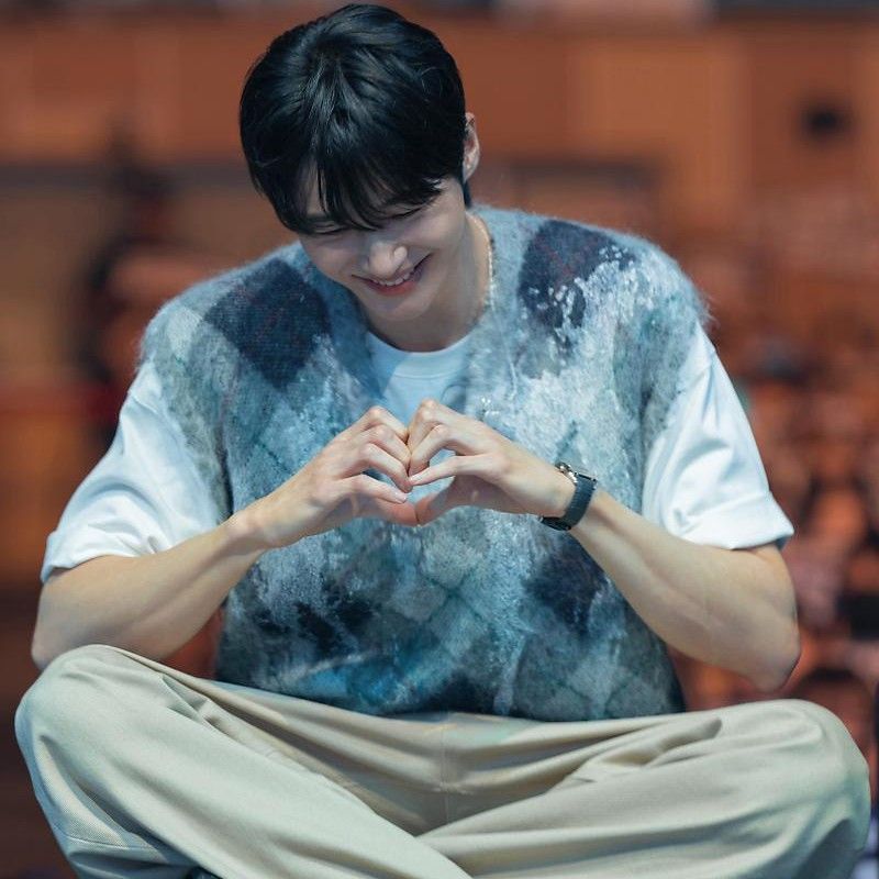 Behind-the-scenes cut of Byeon Wooseok