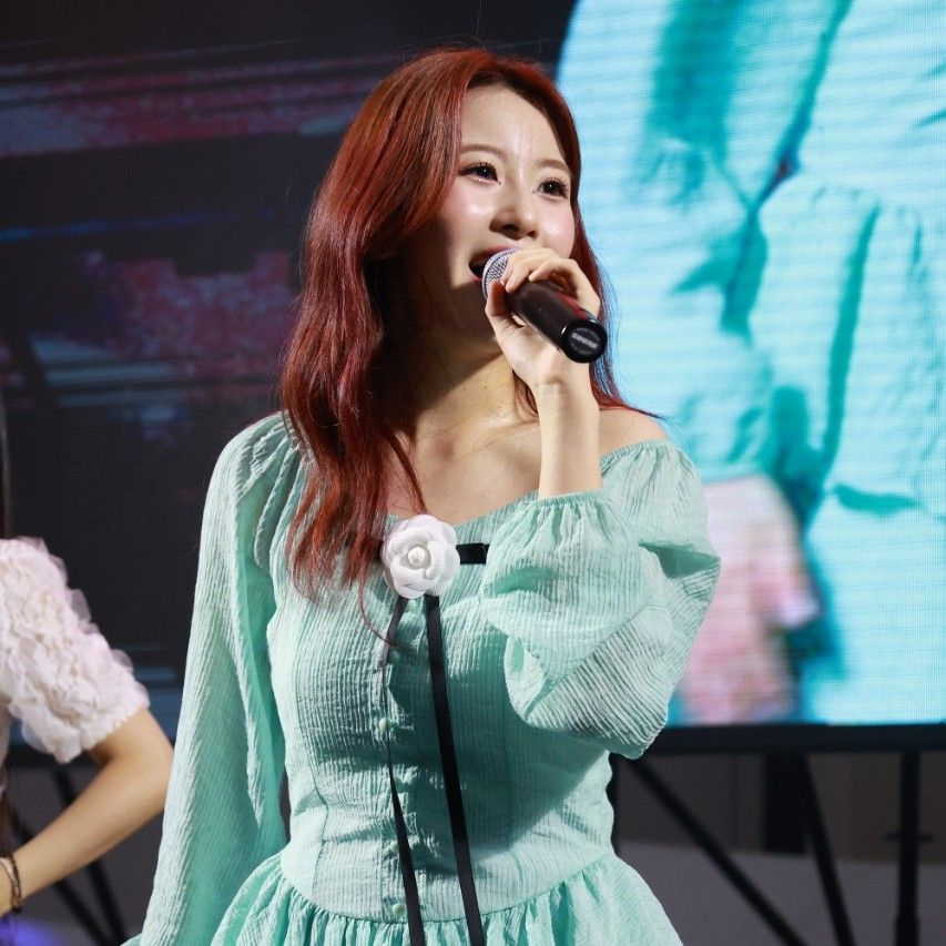 A moment captured by a fan of Oh Yujin
