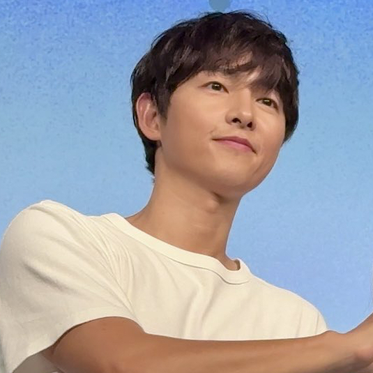 A moment captured by a fan of Song Joongki