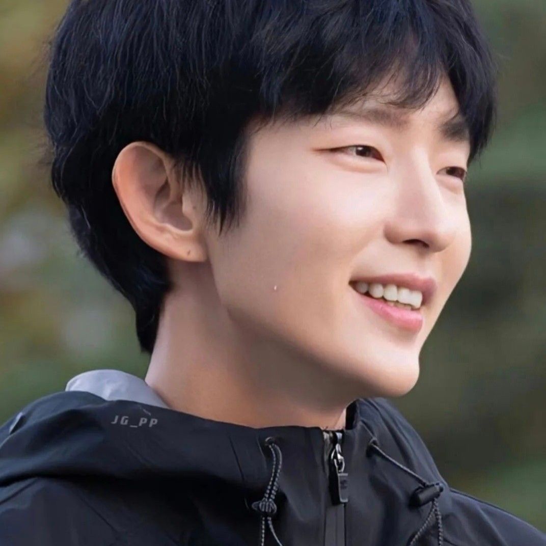 A moment captured by a fan of Lee Joongi