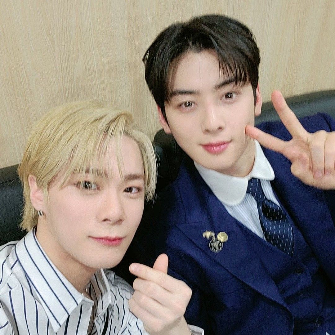 Recent activity shot of Cha Eunwoo