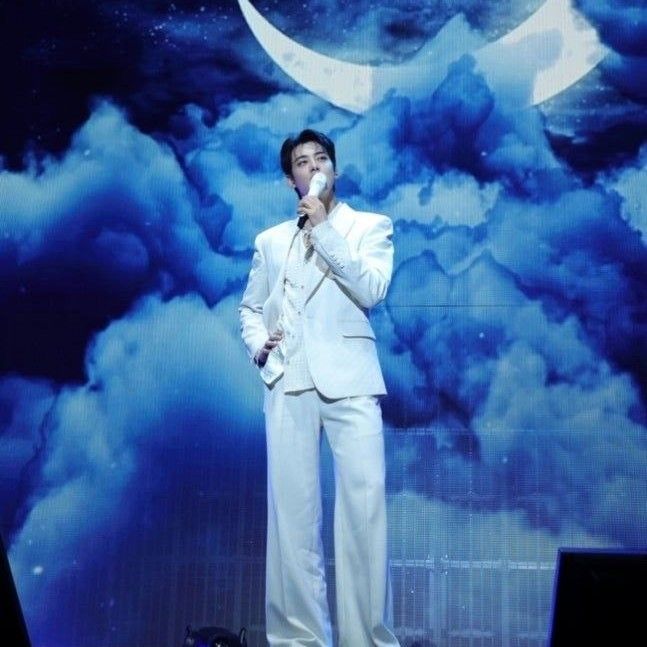 Recent activity shot of Cha Eunwoo