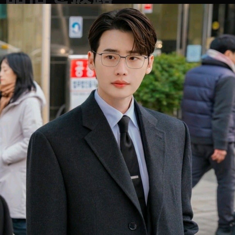 Recent activity shot of Lee Jongsuk