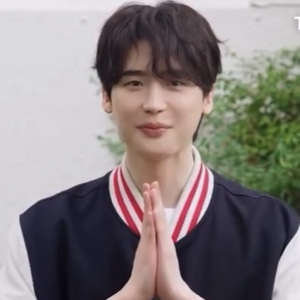 Behind-the-scenes cut of Lee Jongsuk