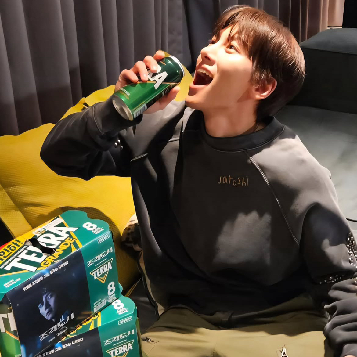 粉丝拍下的池昌旭瞬间