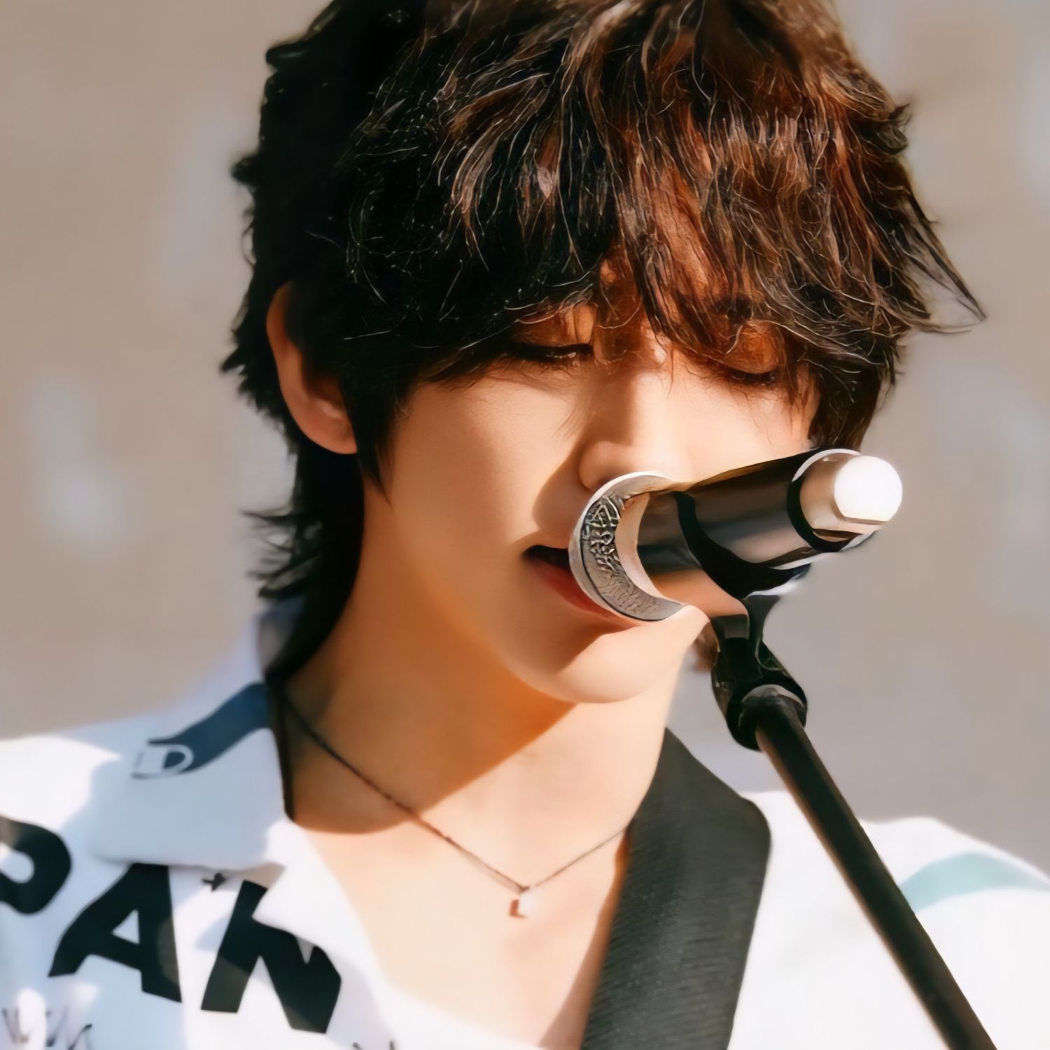 Behind-the-scenes cut of Lee Seungyoon