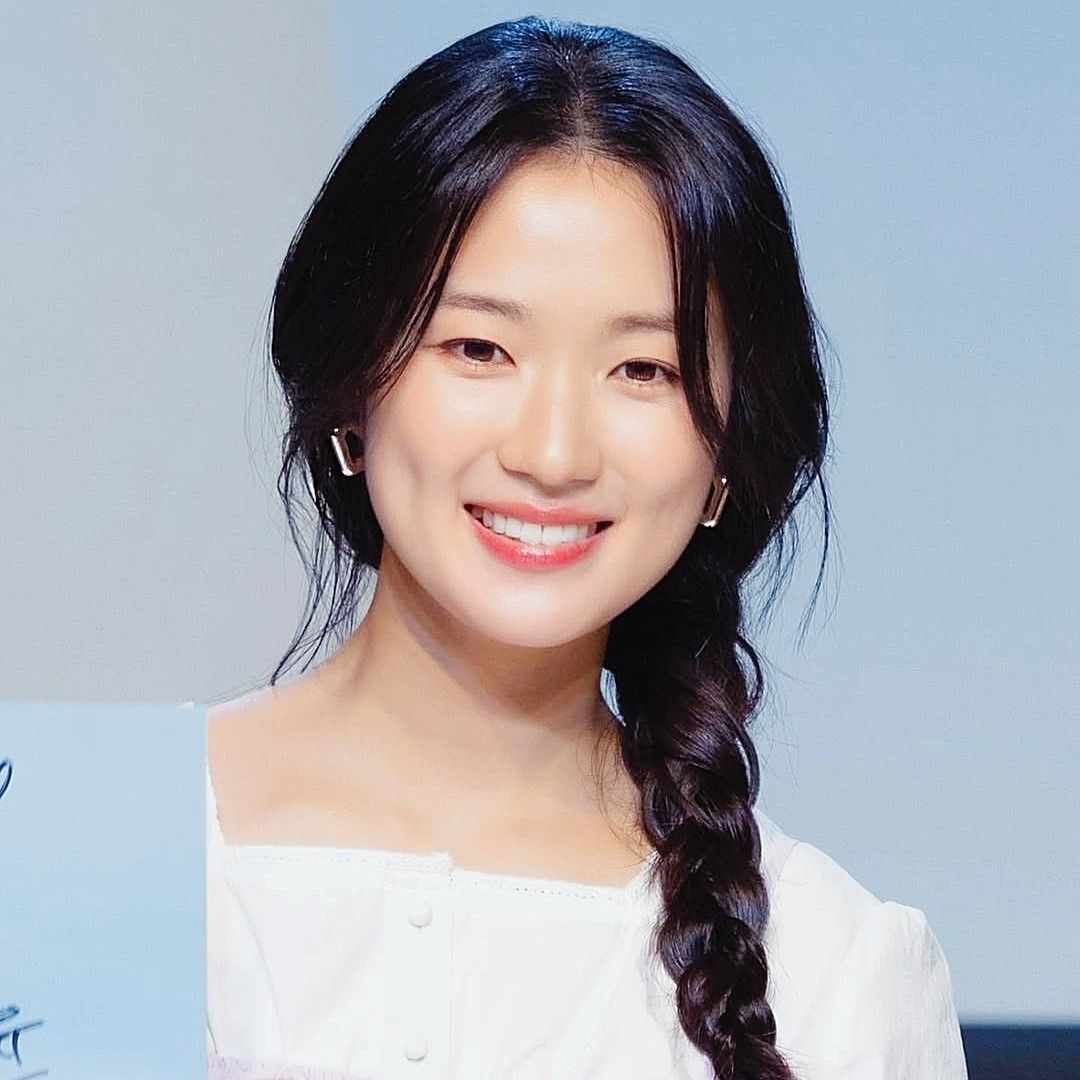 Recent activity shot of Kim Hyeyoon