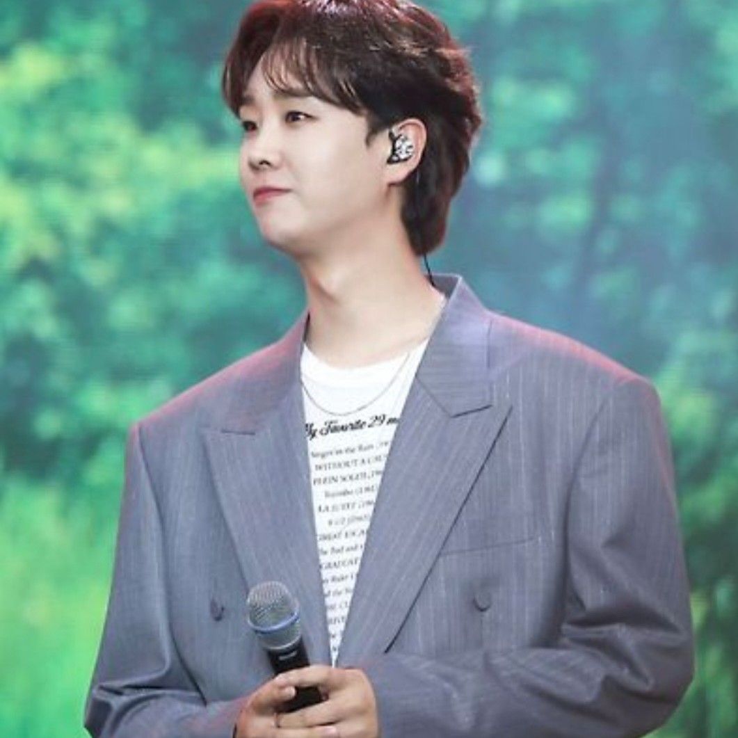 A moment captured by a fan of Song Minjun