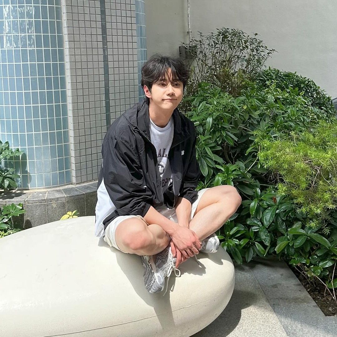Behind-the-scenes cut of Lee Junyoung