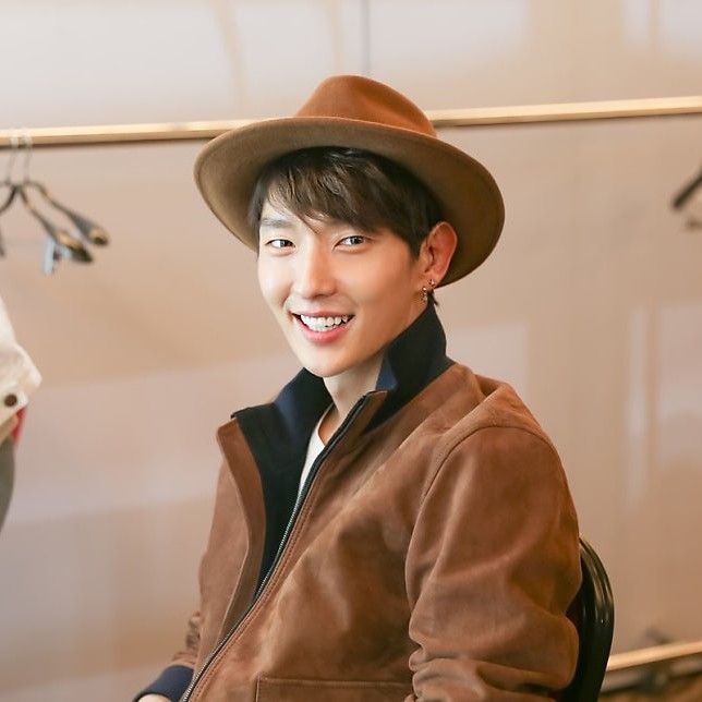 Foto terbaru dari Lee Joongi