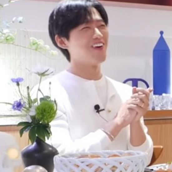 Behind-the-scenes cut of Namkoong Min