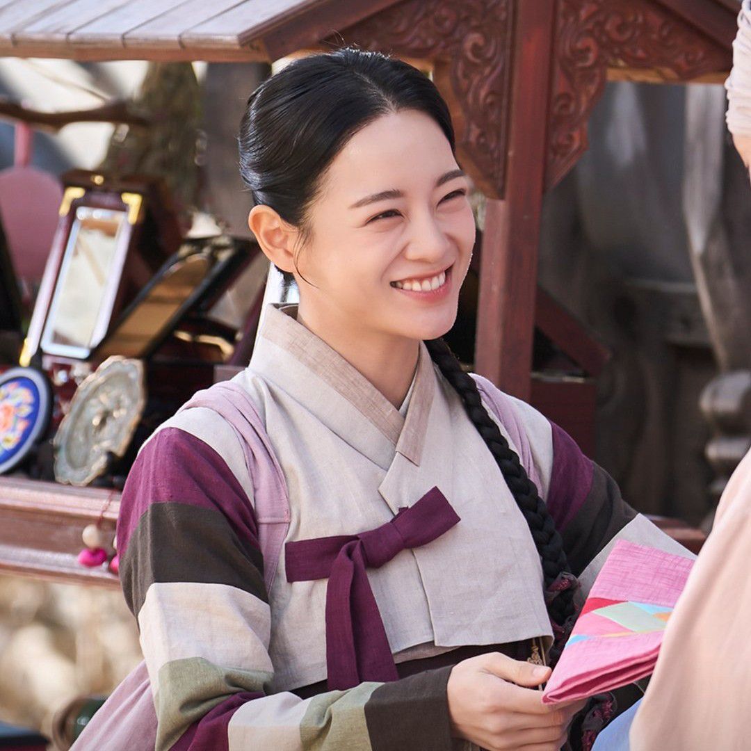 Behind-the-scenes cut of Kim Sejeong