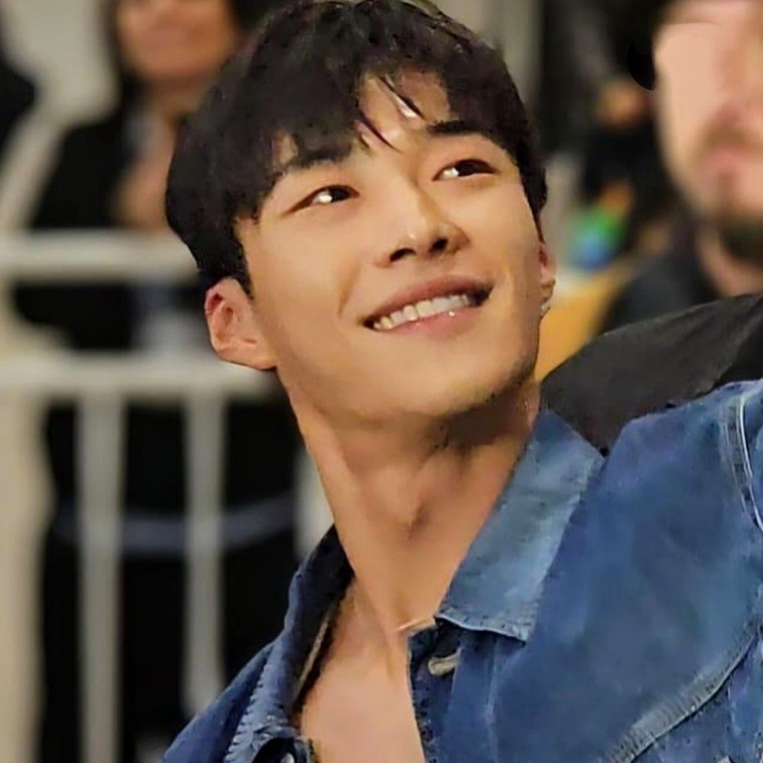 A moment captured by a fan of Woo Dohwan