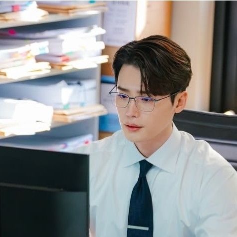 Behind-the-scenes cut of Lee Jongsuk