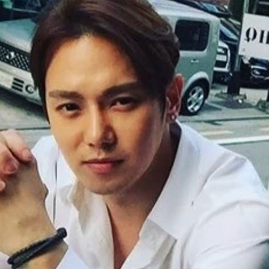Behind-the-scenes cut of Hwanhee