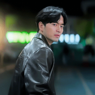Behind-the-scenes cut of Lee Jinwook
