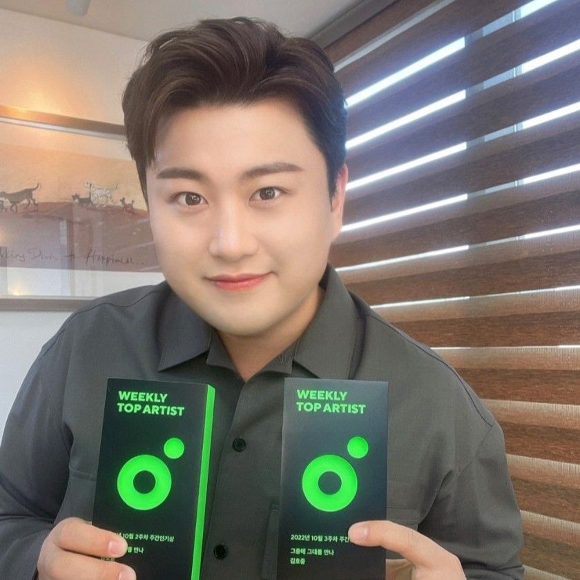 粉絲拍下的金浩中瞬間