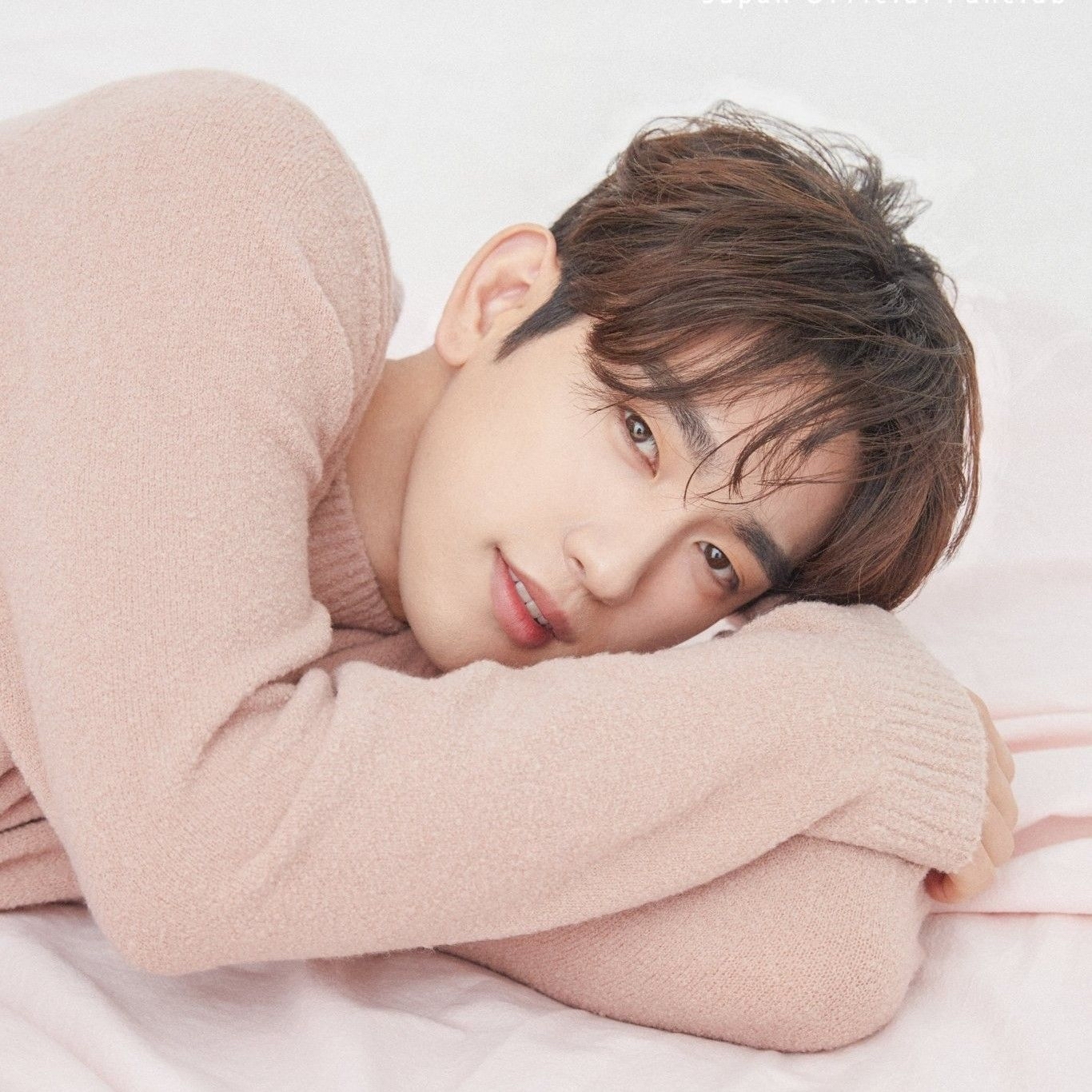 A moment captured by a fan of Park Jinyoung