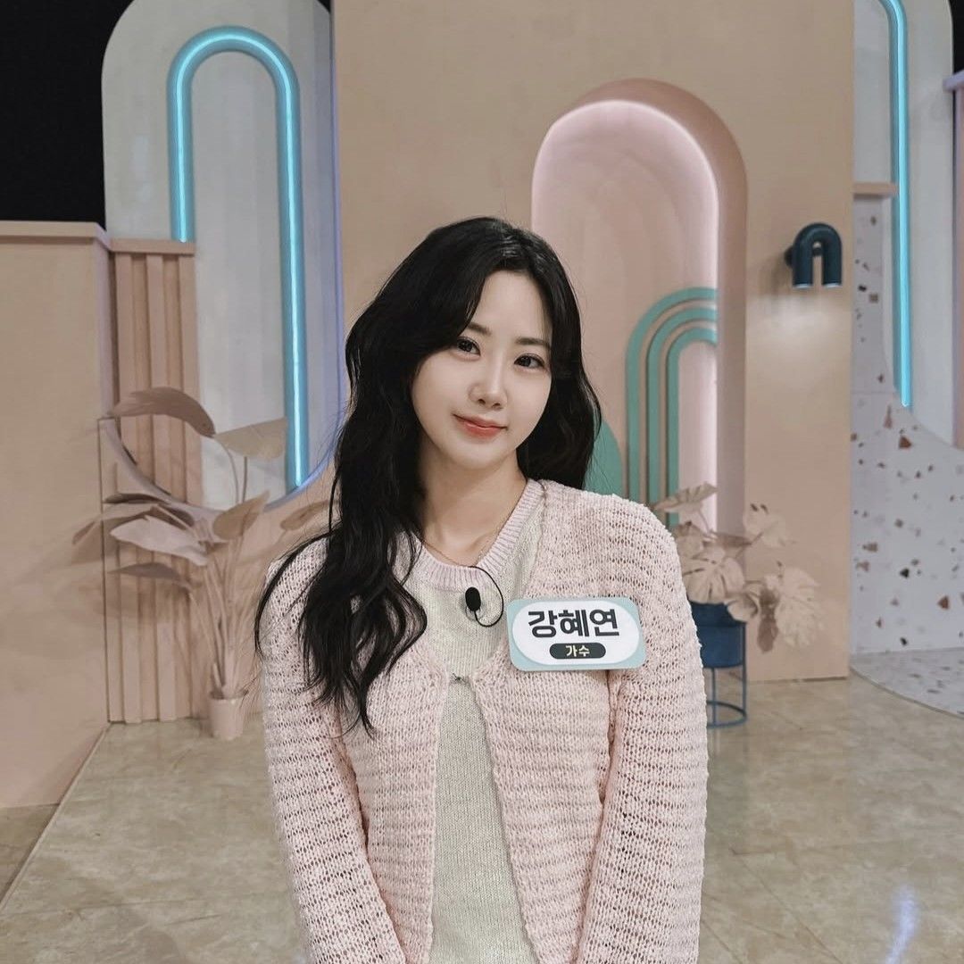 A moment captured by a fan of Kang Hyeyeon