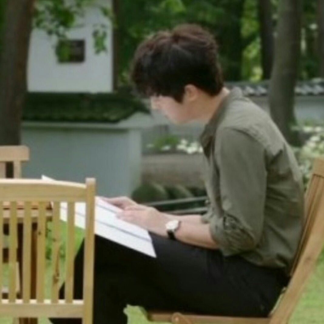 Recent activity shot of Song Joongki