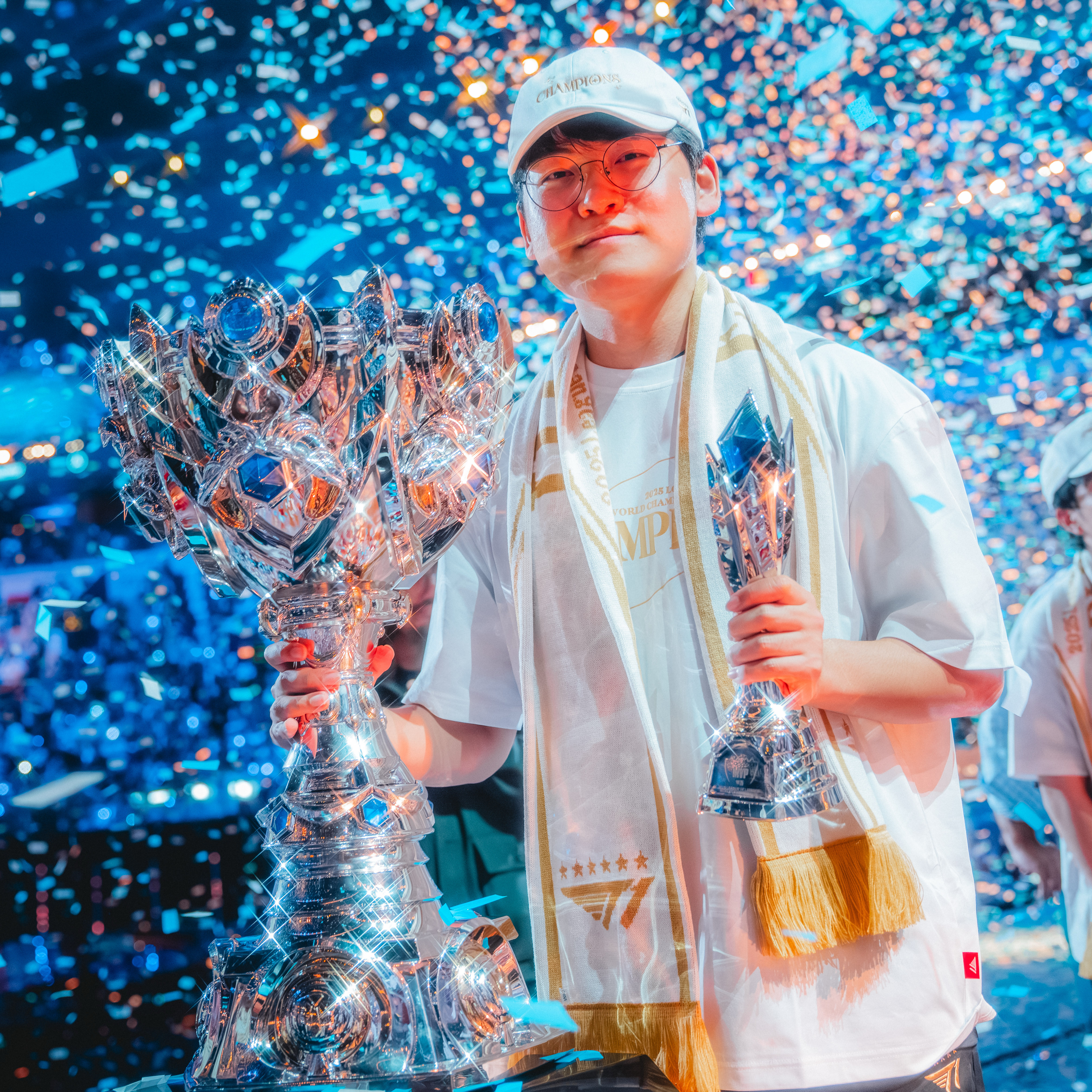 Gumayusi的最新照片