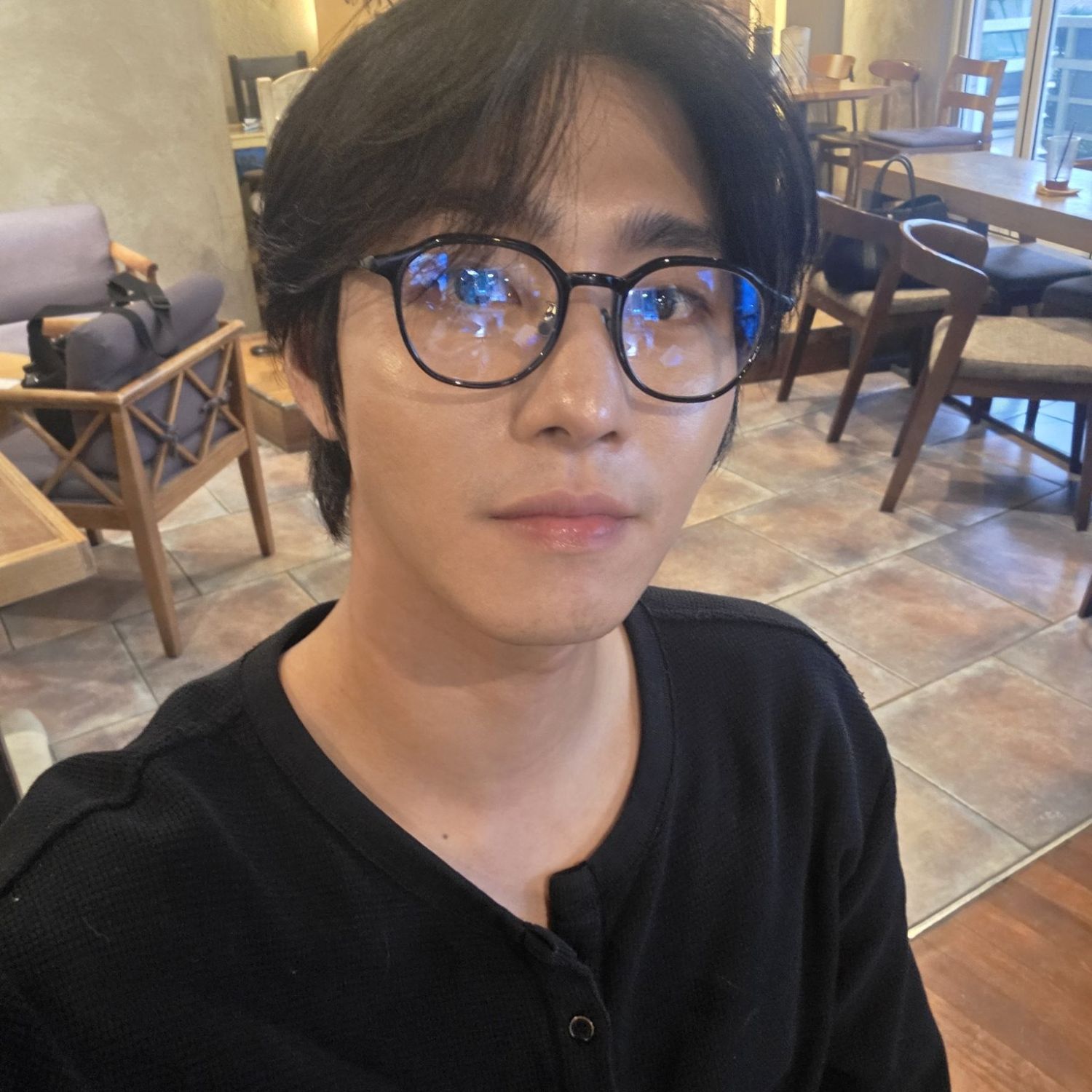 Behind-the-scenes cut of Ahn Hyoseop