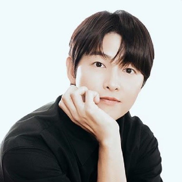 Recent activity shot of Song Joongki