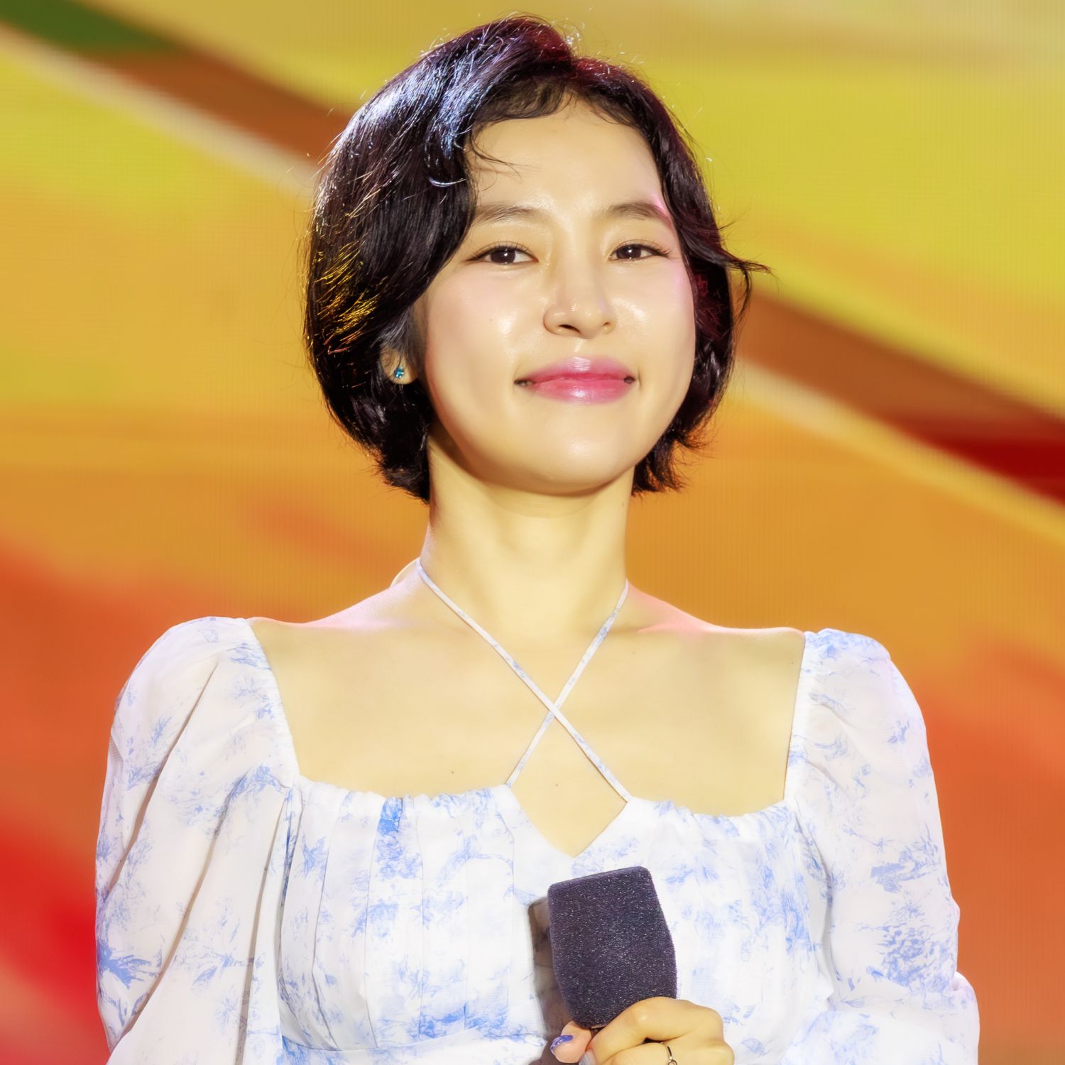 Behind-the-scenes cut of Hong Ja