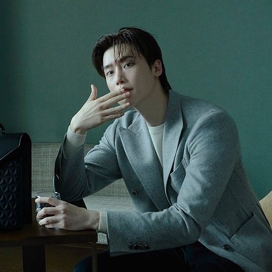 A moment captured by a fan of Lee Jongsuk