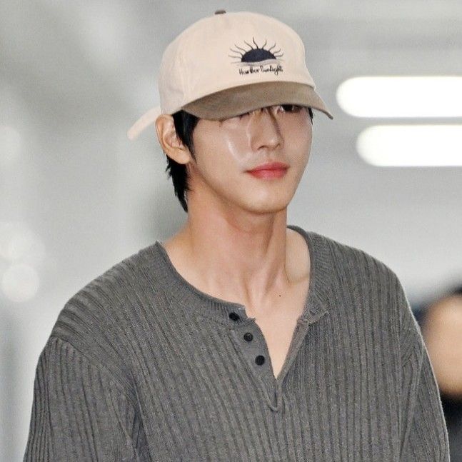 Behind-the-scenes cut of Ahn Hyoseop