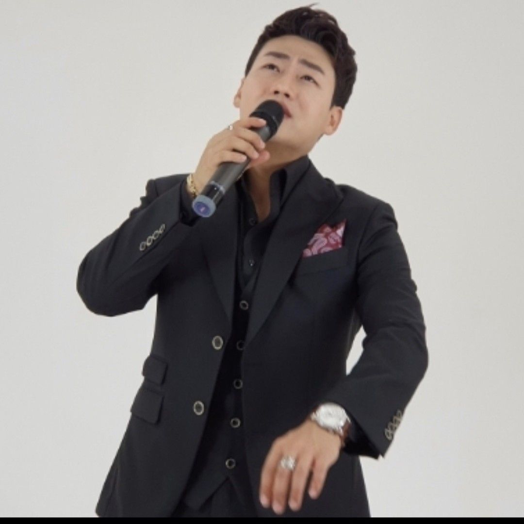 A moment captured by a fan of Min Soohyun