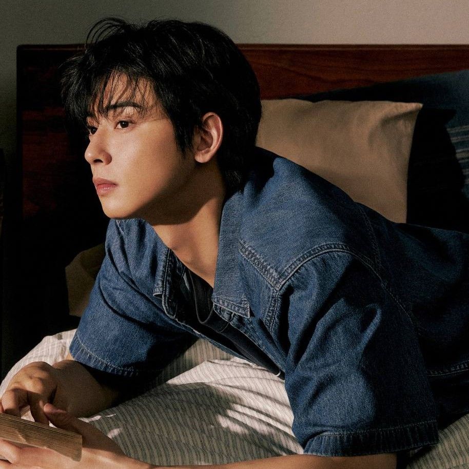 Recent activity shot of Cha Eunwoo