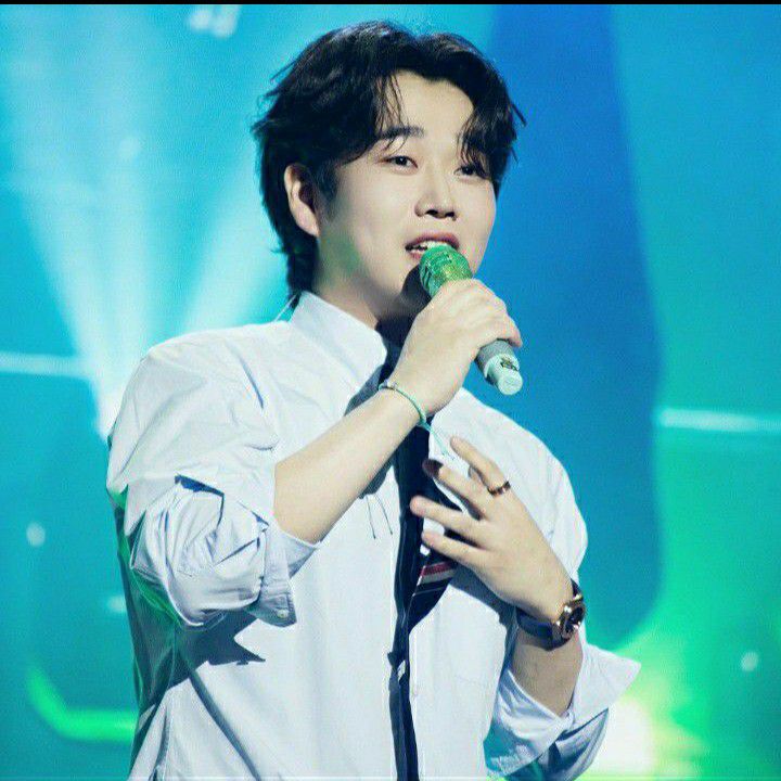 A moment captured by a fan of Hwang Youngwoong