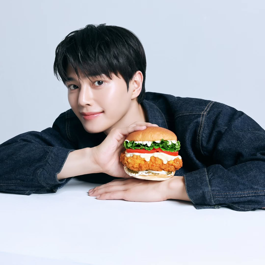 Latest photo of Song Kang