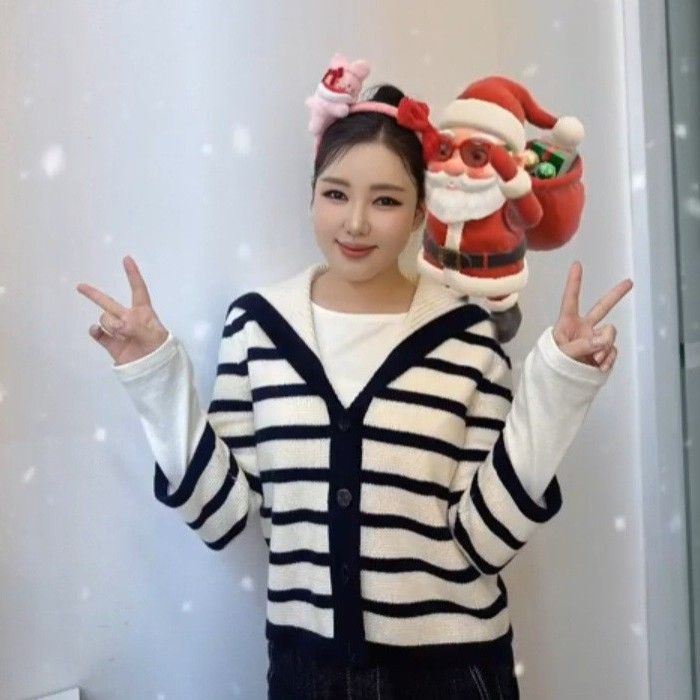 Foto terbaru dari Song Gain