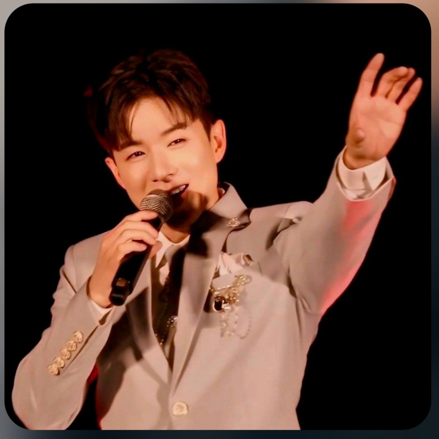A moment captured by a fan of Na Taejoo