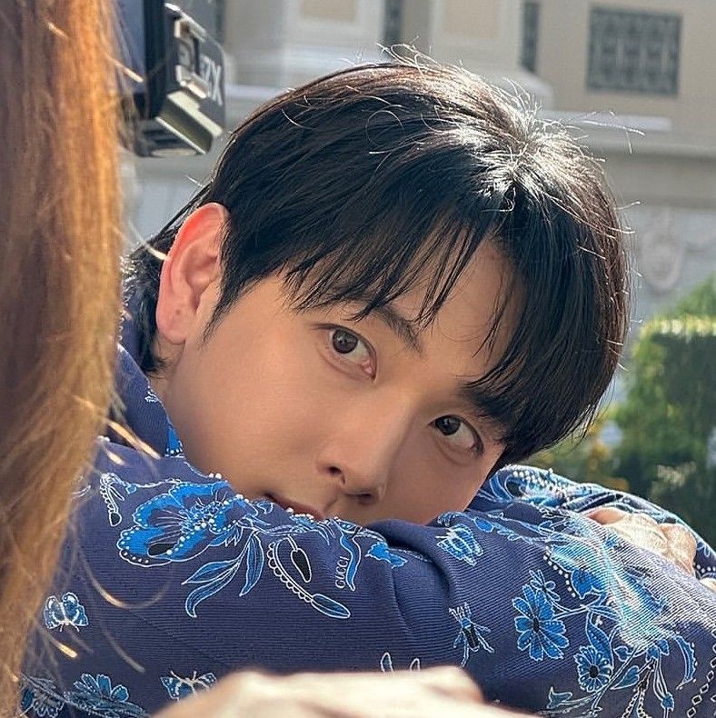 Behind-the-scenes cut of Lim Siwan